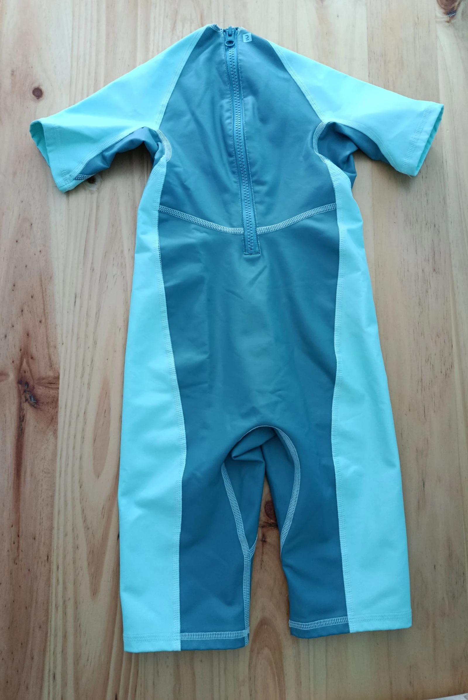 Polypropylene suit with protection – photo 3